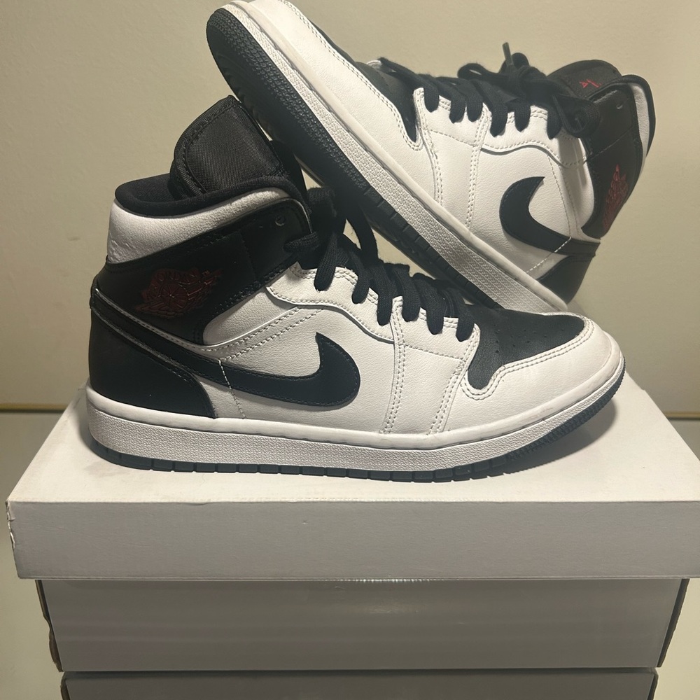Nike Jordan 1 Black and White High-Top Sneakers 💥